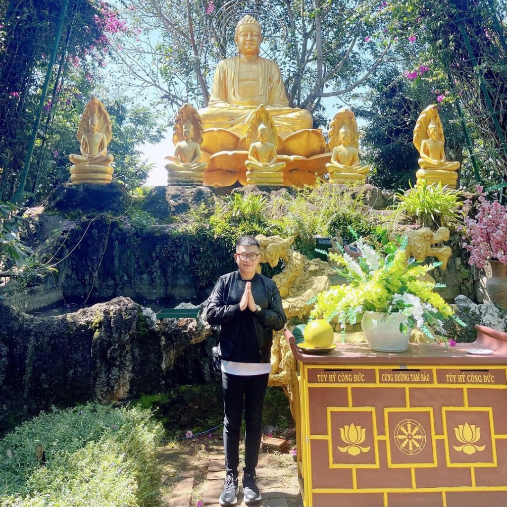Tượng Phật ở khuôn viên chùa. Ảnh: thanhphan.2601