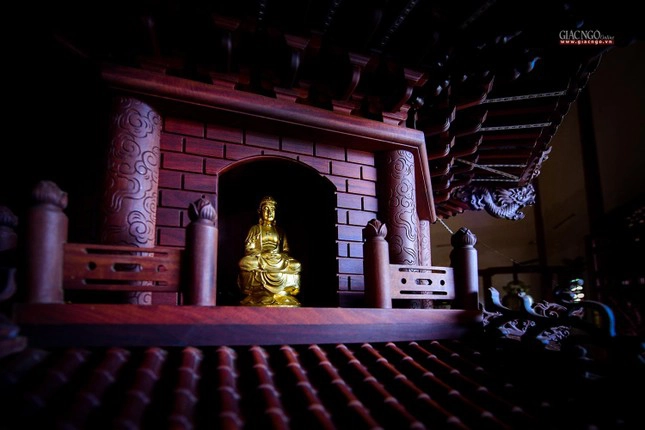 Những tượng Phật xuất hiện khắp chùa. Ảnh: Báo Giác ngộ.