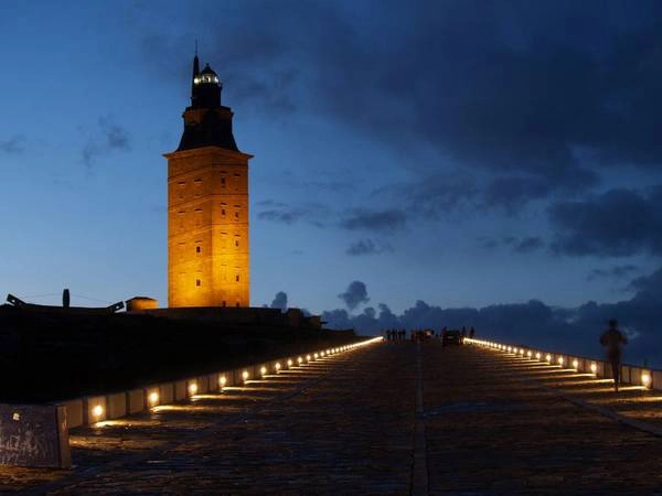 Tower of Hercules còn là một Đài tưởng niệm quốc gia của Tây Ban Nha. Ảnh: photovide