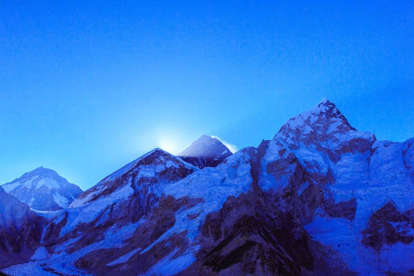 Dậy 5h sáng để ngắm đỉnh núi Everest. Dậy 5h sáng để ngắm đỉnh núi Everest.