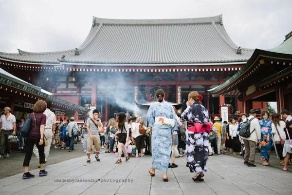 2h30 chiều: Thời gian không còn nhiều, vậy nên hãy leo lên tàu cao tốc theo tuyến Ginza để ghé thăm Asakusa và viếng thăm các ngôi đền cổ kính tại đây. Ảnh: Cassandra O'Leary