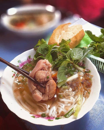 Phan Thiết nổi tiếng với món bánh canh giò heo. Phan Thiết nổi tiếng với món bánh canh giò heo.