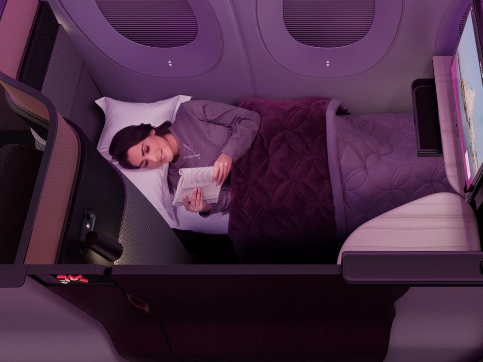 Hành trình trên chuyến bay của Qatar Airways không chỉ là quá trình di chuyển mà còn là cơ hội để tận hưởng, nghỉ ngơi và giải trí. Bên trong khoang thương gia của Qatar Airways Khoang thương gia của Qatar Airways được thiết kế sang trọng, tiện nghi, phục vụ nhu cầu ăn uống, giải trí, nghỉ ngơi của hành khách. Hành trình trên chuyến bay của Qatar Airways không chỉ là quá trình di chuyển mà còn là cơ hội để tận hưởng, nghỉ ngơi và giải trí. Bên trong khoang thương gia của Qatar Airways Khoang thương gia của Qatar Airways được thiết kế sang trọng, tiện nghi, phục vụ nhu cầu ăn uống, giải trí, nghỉ ngơi của hành khách.