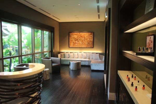 Du khách sau khi tới ESPA, sẽ được các nhân viên tư vấn để chọn liệu pháp spa phù hợp nhất với cơ thể. ESPA-singapore-ivivu-15