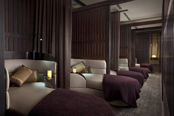 Nếu cảm thấy buồn ngủ sau khi massage, du khách có thể sử dụng khu ngủ, nhìn tương tự như những chiếc ghế dài trên khoang hạng nhất của máy bay. Nếu cảm thấy buồn ngủ sau khi massage, du khách có thể sử dụng khu ngủ, nhìn tương tự như những chiếc ghế dài trên khoang hạng nhất của máy bay.