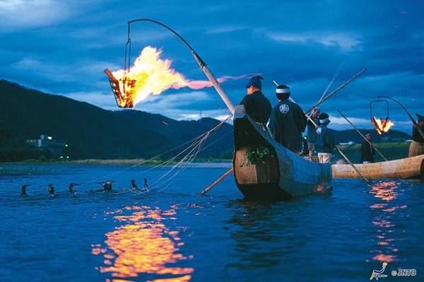 Dòng sông Nagara nổi tiếng tại Nhật Bản. Dòng sông Nagara nổi tiếng tại Nhật Bản.