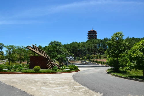 Ngày nắng ở ngã ba Đồng Lộc. Ngày nắng ở ngã ba Đồng Lộc.