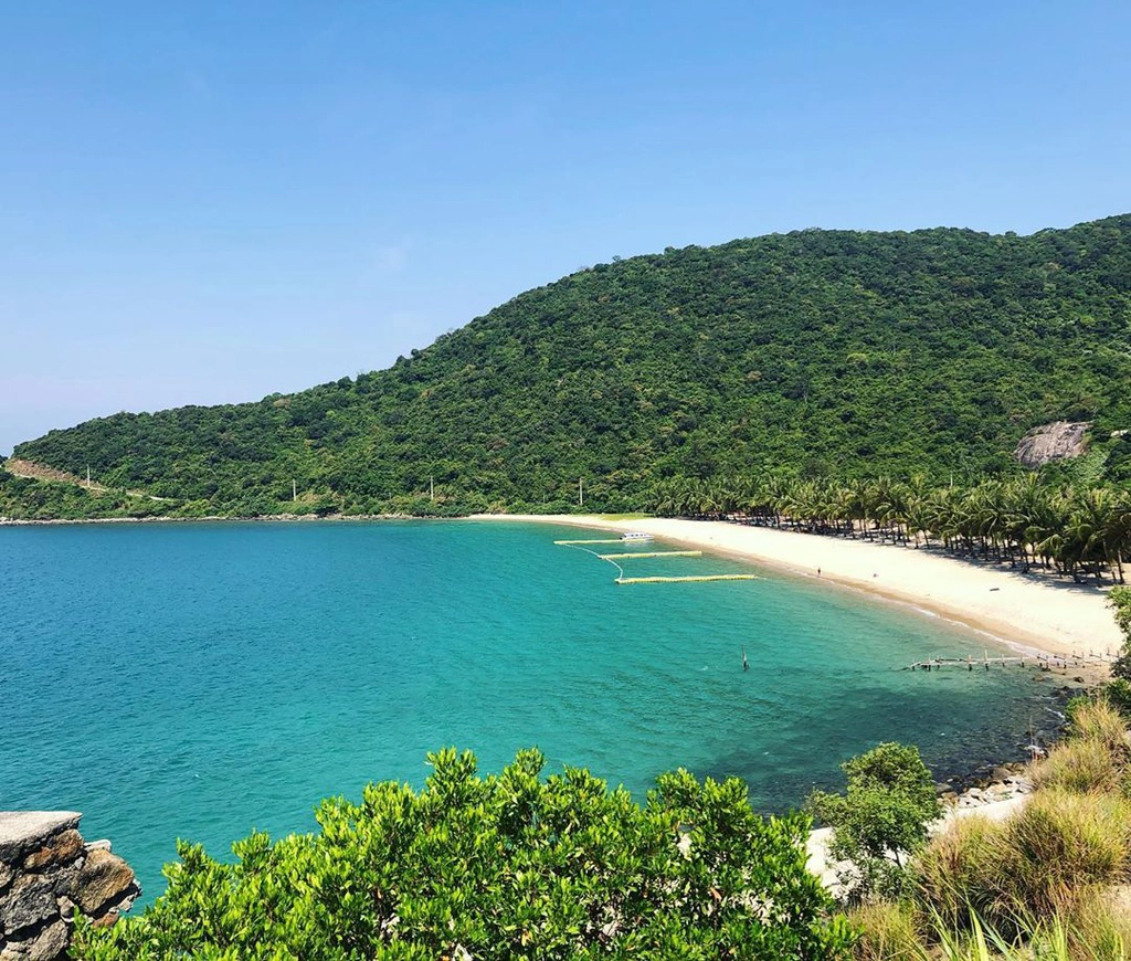 Cù Lao Chàm thuộc xã Tân Hiệp, Hội An, Quảng Nam, cách biển Cửa Đại 15 km và được UNESCO công nhận là Khu dự trữ sinh quyển thế giới. Nơi đây gồm 8 đảo là Hòn Lao, Hòn Dài, Hòn Mồ, Hòn Khô Mẹ, Hòn Khô Con, Hòn Lá, Hòn Tai, Hòn Ông. Ảnh: Viet.ngoc.nguyen.