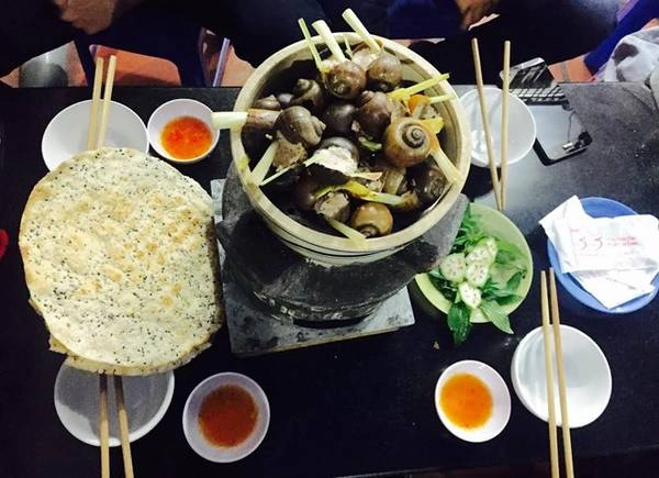 Sáng ngày thứ 4: Thức dậy sớm, chúng tôi đi đón bình minh với cái lạnh 10 độ C. Khó có thể tin nổi khi đi 20 km, chúng tôi vẫn sờ pô xe vẫn không thấy nóng. Sáng ngày thứ 4: Thức dậy sớm, chúng tôi đi đón bình minh với cái lạnh 10 độ C. Khó có thể tin nổi khi đi 20 km, chúng tôi vẫn sờ pô xe vẫn không thấy nóng.