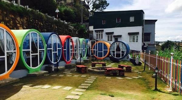 Tìm đến The Circle hostel, chúng tôi ngỡ ngàng với sự "màu mè" hợp lý ở đây, dù đã xem qua nhiều hình ảnh trước đó. Tìm đến The Circle hostel, chúng tôi ngỡ ngàng với sự "màu mè" hợp lý ở đây, dù đã xem qua nhiều hình ảnh trước đó.