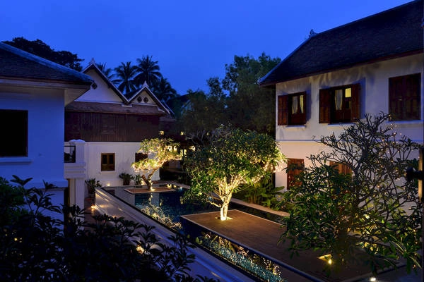 Được xây dựng trên vị trí đẹp nhất bên sông Mekong và nhìn ra ngôi chùa nổi tiếng Wat Xiengthong, Victoria Xiengthong Palace sở hữu một vẻ đẹp lung linh, huyền ảo.