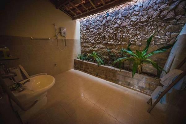 Toilet rộng rãi, thoáng mát. Toilet rộng rãi, thoáng mát.