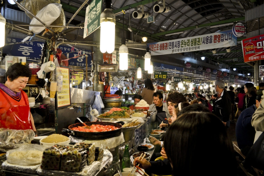 Chợ Dongdaemun khu quầy ẩm thực