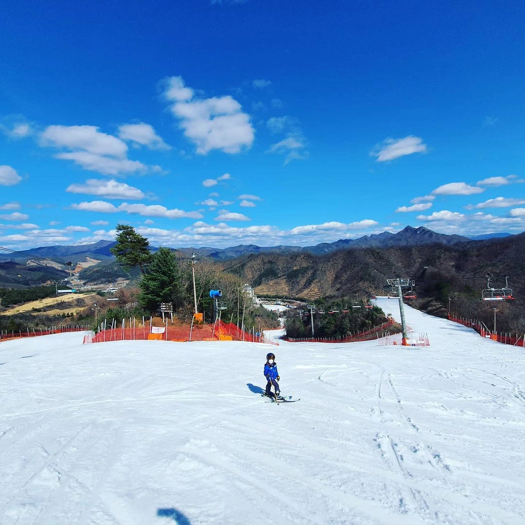 Khu trượt tuyết ở Elysian Gangchon Ski Resort, Hàn Quốc. Ảnh: @flex_ski_school_bist.