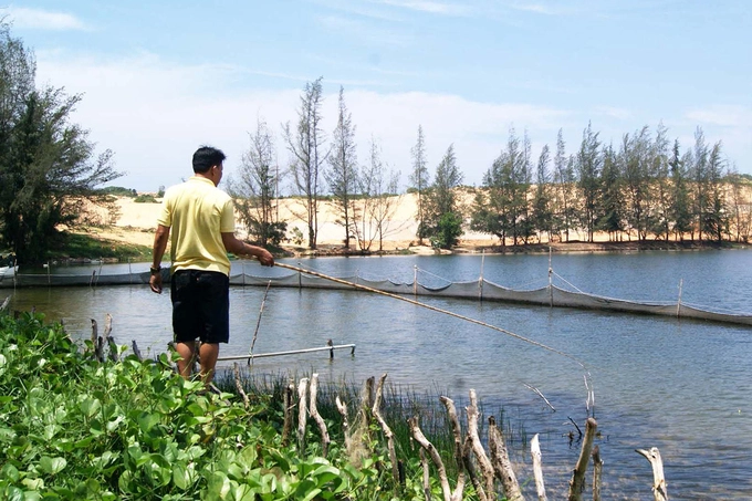 Với vẻ hoang sơ và khung cảnh hữu tình, Bàu Trắng là nơi khơi gợi nhiều cảm xúc cho những tâm hồn yêu nghệ thuật. Người thích nhiếp ảnh có thể đến đây để ghi lại những khoảnh khắc đẹp. Bàu Trắng cũng từng được chọn là bối cảnh trong nhiều bộ phim Việt.