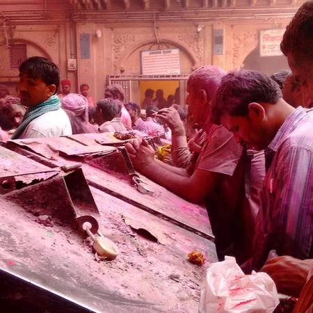 Lễ hội Holi đánh dấu sự kết thúc của mùa đông và sự khởi đầu của mùa xuân với hy vọng vào một mùa màng bội thu. Lễ hội này cũng kỷ niệm chiến thắng của cái thiện trước cái ác. Ảnh: martin.abba Lễ hội Holi đánh dấu sự kết thúc của mùa đông và sự khởi đầu của mùa xuân với hy vọng vào một mùa màng bội thu. Lễ hội này cũng kỷ niệm chiến thắng của cái thiện trước cái ác. Ảnh: martin.abba