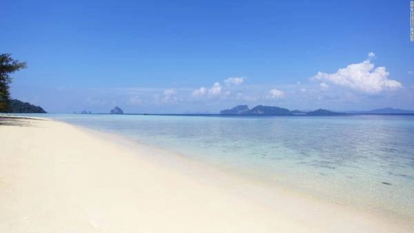 <strong>Koh Kradan: </strong>Đây là hòn đảo nổi tiếng nhất của Trang, với bờ cát trắng muốt và làn nước trong vắt. <strong>Koh Kradan: </strong>Đây là hòn đảo nổi tiếng nhất của Trang, với bờ cát trắng muốt và làn nước trong vắt.