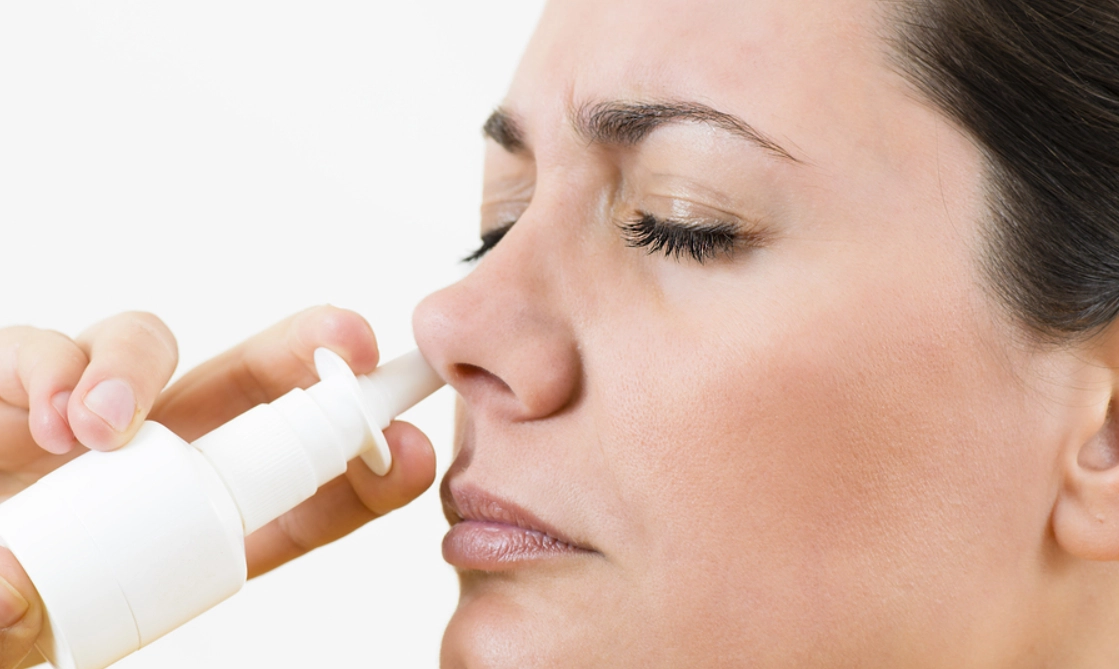 Thuốc xịt mũi chứa glucocorticoid