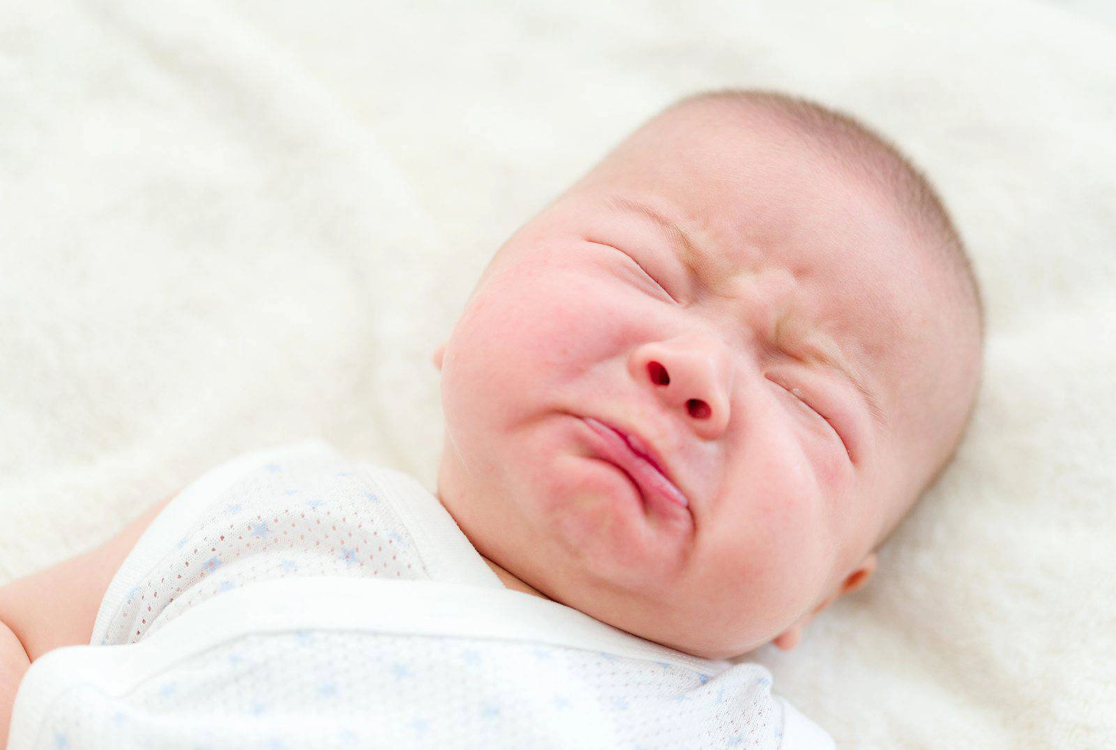 Trẻ sơ sinh nghẹt mũi thở khò khè