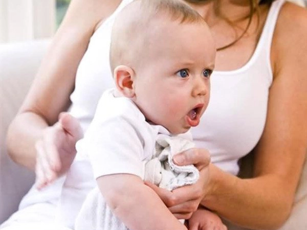 Trẻ bị ho có đờm, khò khè, phải làm thế nào?