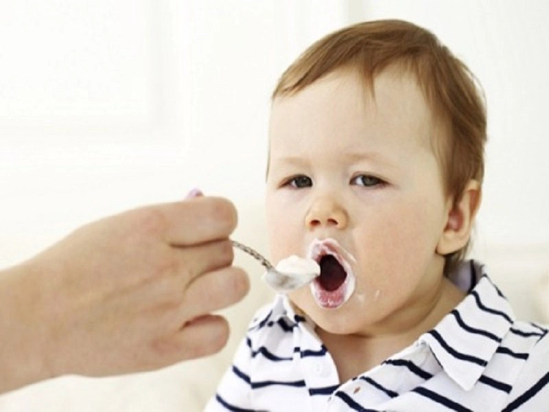 Bổ sung sữa chua cho trẻ dưới 1 tuổi: Những điều cần biết