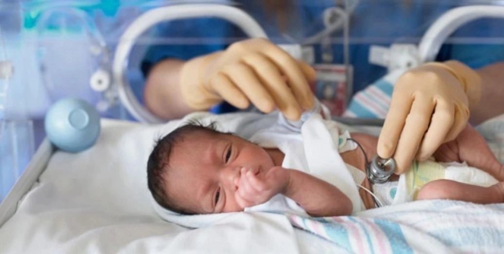 Trẻ sinh non cần khám những gì?