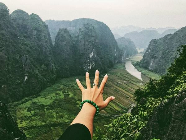 Cảnh vật xung quanh như với tay là chạm được. Cảnh vật xung quanh như với tay là chạm được.