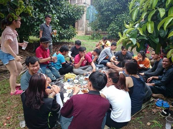 Vậy là chuyến đi 1 ngày 1 đêm của mình đã kết thúc, với hành trình leo núi, thăm vườn trái cây. Chuyến đi quả thực là một kỷ niệm khó quên. Vậy là chuyến đi 1 ngày 1 đêm của mình đã kết thúc, với hành trình leo núi, thăm vườn trái cây. Chuyến đi quả thực là một kỷ niệm khó quên.