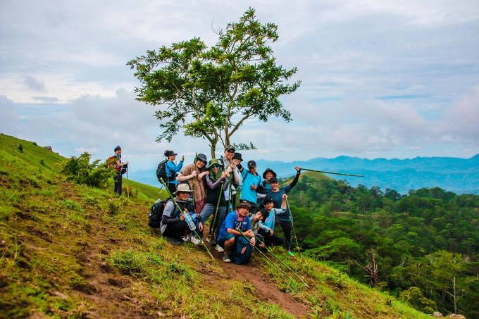 trekking-ta-nang-mua-co-phu-xanh-ca-ngon-doi-iVIVU-2