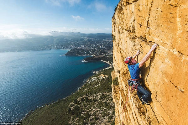 Les Calanques là một trong những điểm đến nổi tiếng dành cho các tay leo núi cừ khôi