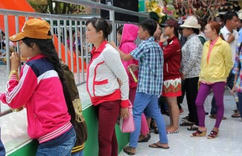 Trò chơi lần đầu tiên có mặt tại TP HCM đã thu hút nhiều du du khách đến xem và tham gia chơi. trochoi20tykhienkhachsaigonmeman-ivivu-11