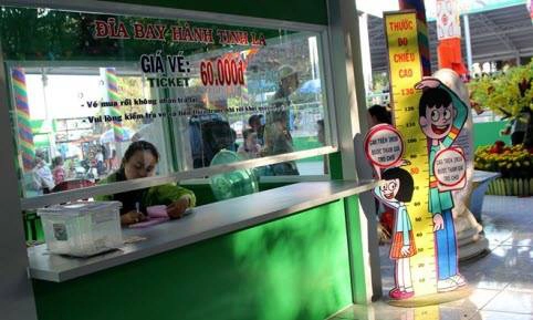 Nhà đầu tư cho biết, trò chơi này chỉ dành cho những người cao trên 1,3, giá vé là 60.000 đồng/người. trochoi20tykhienkhachsaigonmeman-ivivu-8