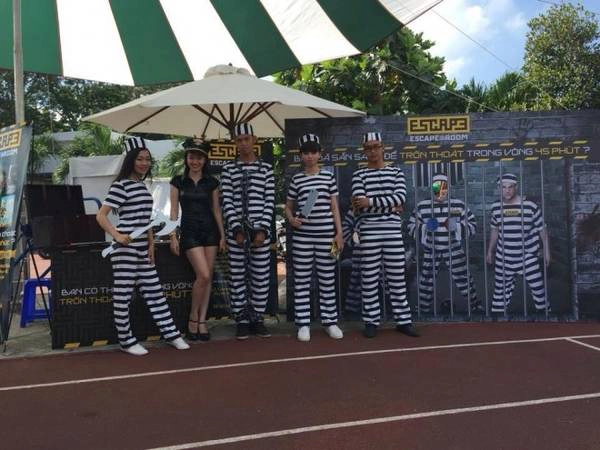 Giới trẻ có lẽ sẽ rất thích thú khi hóa thân thành những tù nhân của nhà ngục Escape game như thế này. Giới trẻ có lẽ sẽ rất thích thú khi hóa thân thành những tù nhân của nhà ngục Escape game như thế này.