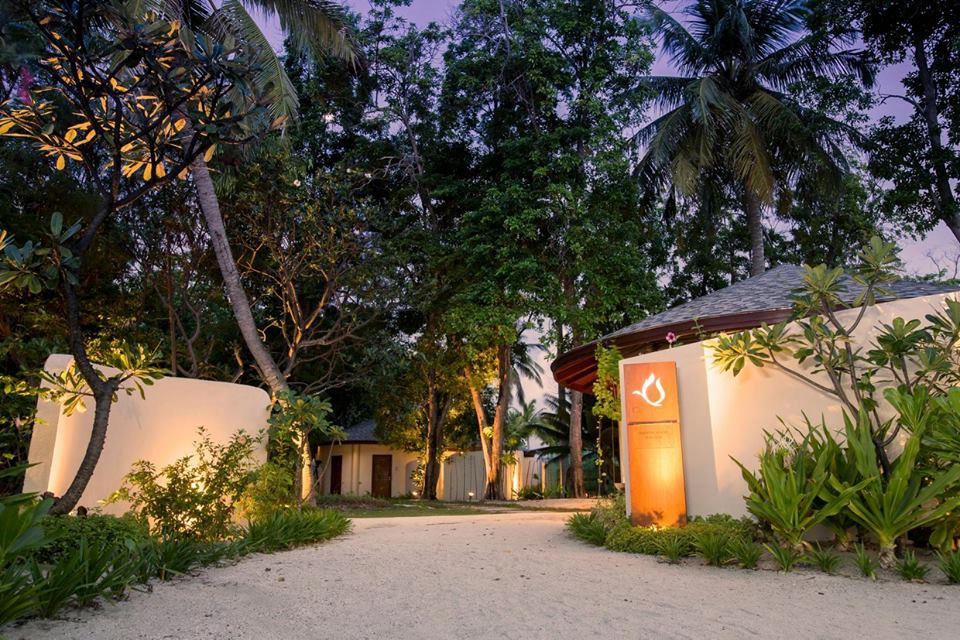 Centara-Ras-Fushi-Resort-Spa-Maldives-ivivu-13