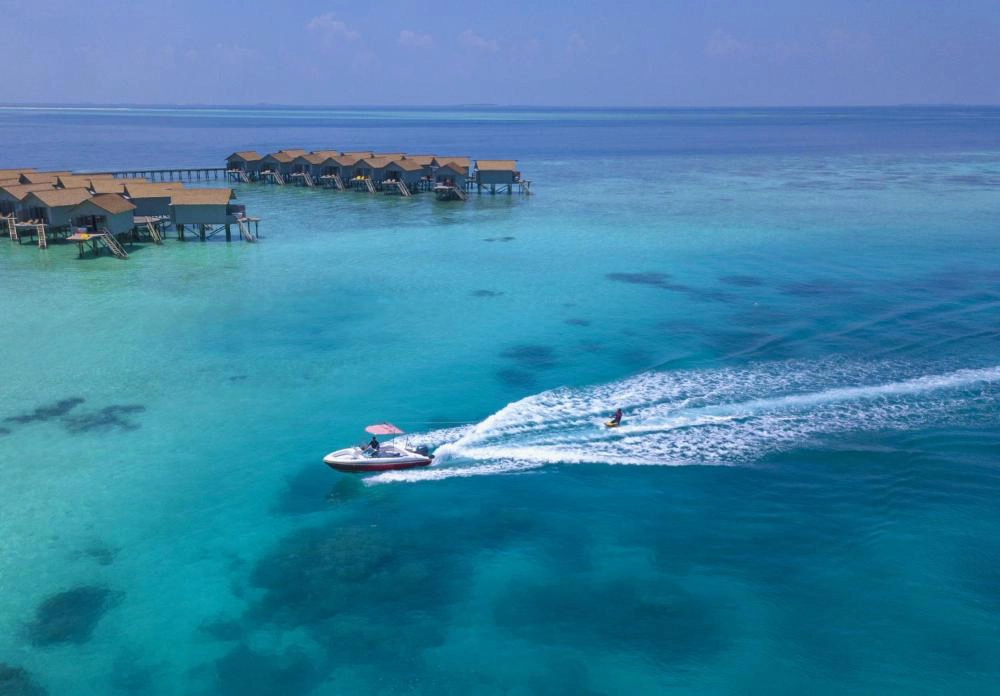 Centara-Ras-Fushi-Resort-Spa-Maldives-ivivu-6