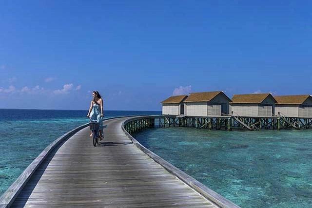 Centara-Ras-Fushi-Resort-Spa-Maldives-ivivu-7