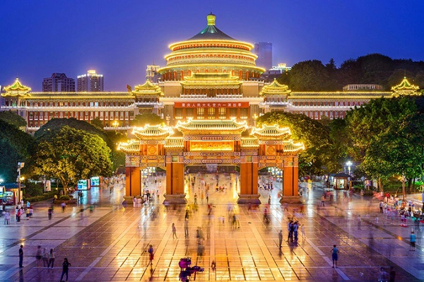 Đại lễ đường nhân dân nằm ở trung tâm thành phố, được mô phỏng lại phiên bản ở thủ đô Bắc Kinh, nằm trên một quảng trường rộng lớn. Nơi đây là điểm đầu tiên bạn phải ghé qua nếu đã một lần có dịp tới Trùng Khánh. Đại lễ đường nhân dân nằm ở trung tâm thành phố, được mô phỏng lại phiên bản ở thủ đô Bắc Kinh, nằm trên một quảng trường rộng lớn. Nơi đây là điểm đầu tiên bạn phải ghé qua nếu đã một lần có dịp tới Trùng Khánh.