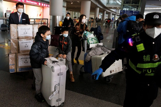 Sân bay quốc tế Bắc Kinh nhộn nhịp trở lại. Ảnh: Reuters.