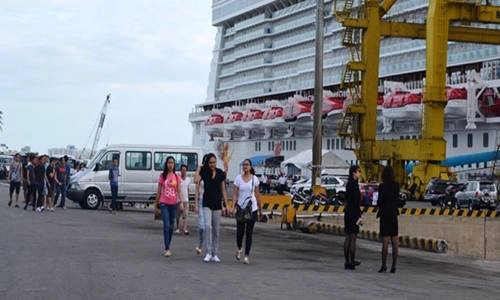 Du thuyền quốc tế đưa khách đến Đà Nẵng. Ảnh: Nhật Hạ. Du thuyền quốc tế đưa khách đến Đà Nẵng. Ảnh: Nhật Hạ.