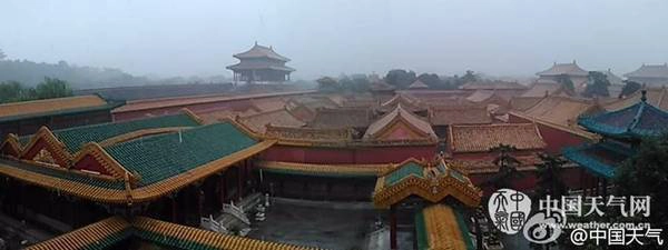 Theo ban quản lý, nguyên nhân chính khiến cung điện lộng lẫy này không chịu ảnh hưởng của lũ lụt là hệ thống thoát nước thông minh. Theo ban quản lý, nguyên nhân chính khiến cung điện lộng lẫy này không chịu ảnh hưởng của lũ lụt là hệ thống thoát nước thông minh.