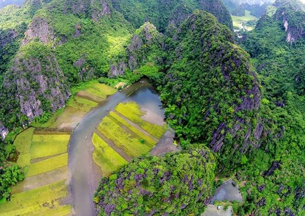  Tam Cốc nhìn từ trên cao. Ảnh: Internet