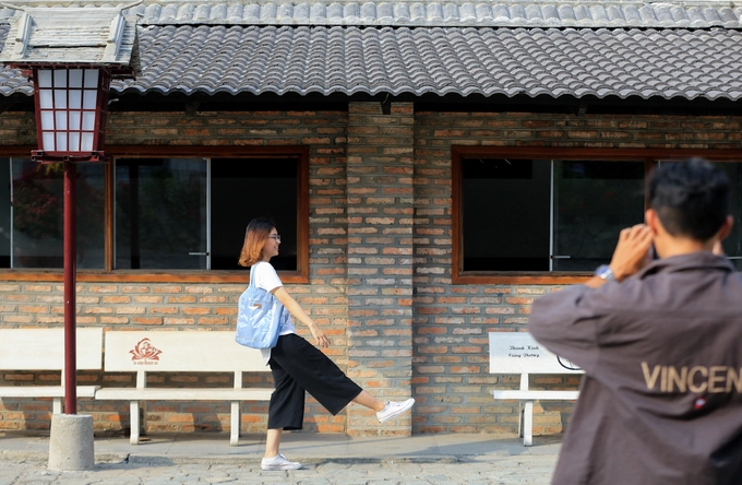 Hàng ngày, tu viện thu hút nhiều đoàn khách tới thăm viếng, chụp hình. Ngoài ra, nhà chùa còn thường xuyên tổ chức các khóa tu, thiền nhằm đưa tinh thần phật học vào đời sống.