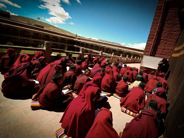 Tu viện còn giảng dạy 10 ngành khoa học khác nhau. Ảnh: Tibet Vista. Tu viện còn giảng dạy 10 ngành khoa học khác nhau. Ảnh: Tibet Vista.