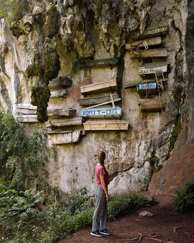 Sagada là ngôi làng hẻo lánh nằm cách thủ đô Manila khoảng 8,5 giờ di chuyển. Đây cũng là nơi duy nhất ở Philippines vẫn còn giữ phong tục mai táng cổ xưa trên. Ảnh: Vivimorgado.