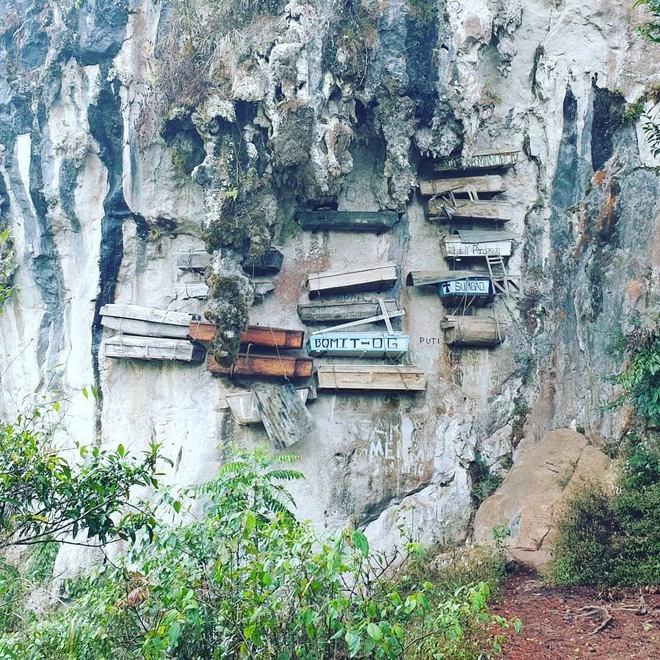 Ngày nay, chỉ những người cao tuổi ở Sagada còn giữ tập tục mai táng cổ xưa này. Người trẻ nơi đây đã thích nghi với cuộc sống hiện đại và có tư tưởng cởi mở hơn nên họ cũng không còn áp dụng cách chôn cất người chết như thế hệ đi trước. Ảnh: Puree_mango.