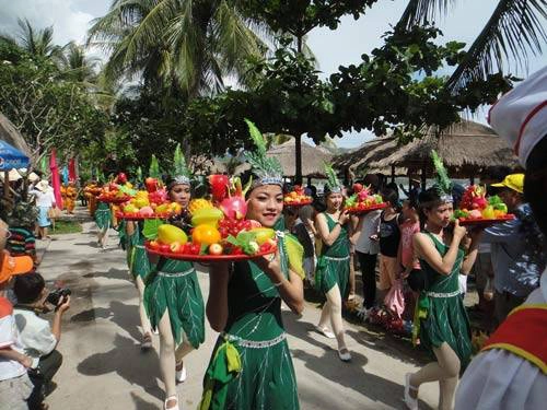  Lễ hội mang đến cho du khách những tiết mục múa đặc sắc..