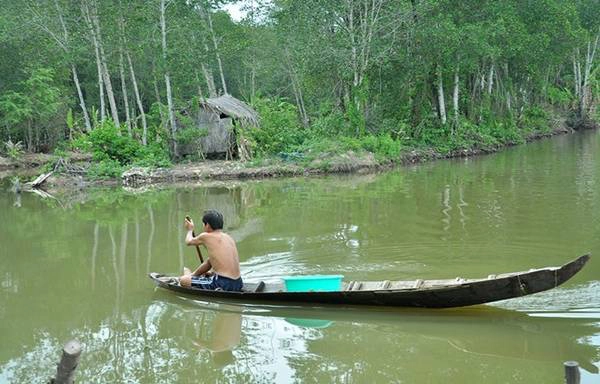 Cuộc sống bình yên cùng những người dân nơi dải đất cuối cùng của Tổ quốc.
