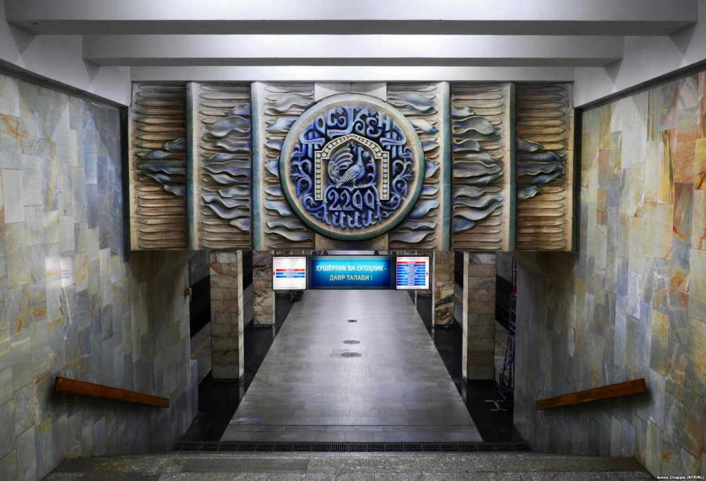 uzbekistan-va-kien-truc-bi-mat-cua-tau-dien-ngam-tashkent-ivivu-2