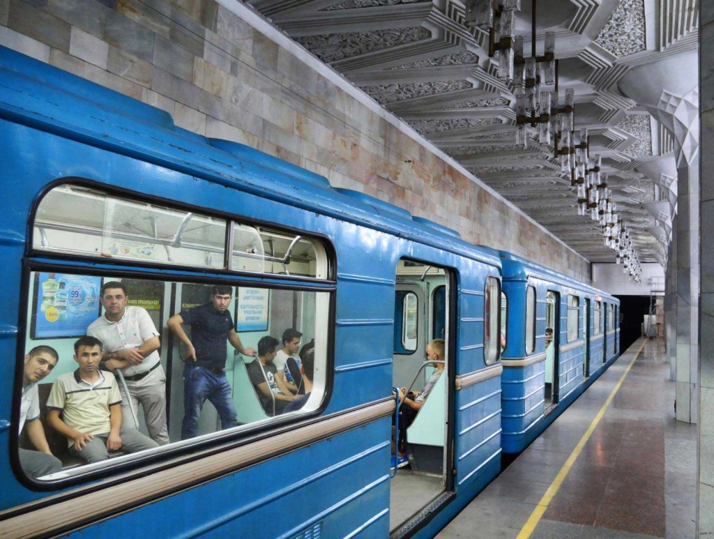 uzbekistan-va-kien-truc-bi-mat-cua-tau-dien-ngam-tashkent-ivivu-7