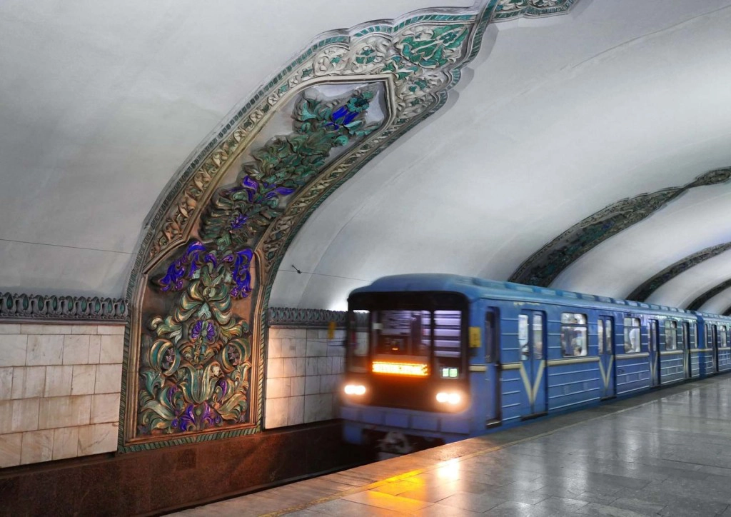 uzbekistan-va-kien-truc-bi-mat-cua-tau-dien-ngam-tashkent-ivivu-8